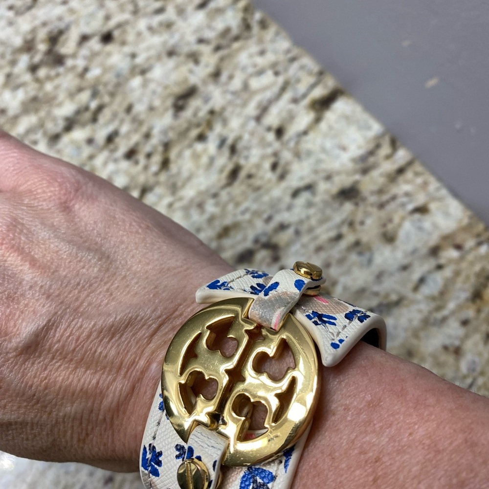 Tory Burch bracelet cuff. Size small. Excellent condition. - Picture 5 of 5